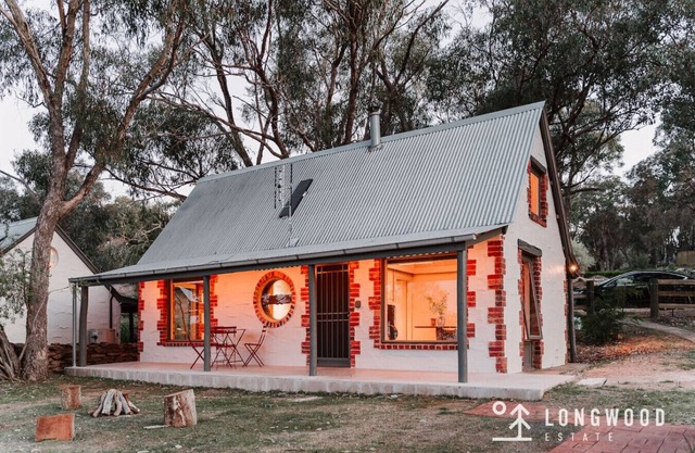 Longwood Luxe Taffy Cottage: Pool & Tennis court