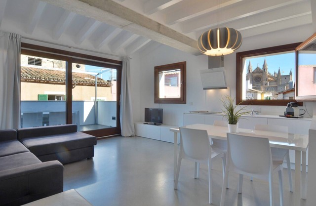 Céntrico y luminoso Ático con Terraza en Palma, Totalmente Equipado, Wifi, Aire.
