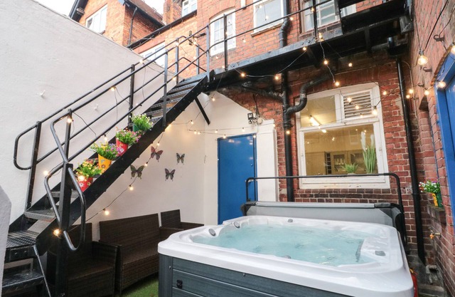 Lonsdale Villa