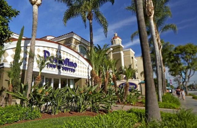 Look No Further! Steps from Disneyland with Pool & Free WiFi!