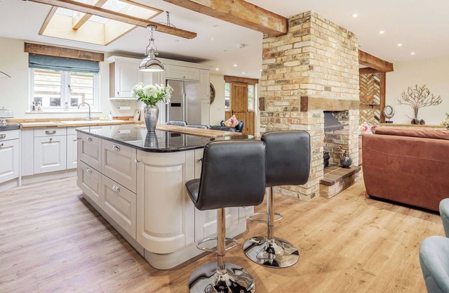 6 bedroom accommodation in Colmworth