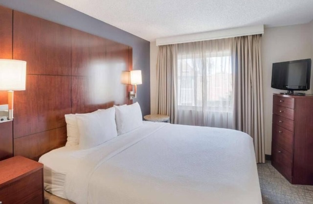 Look No More! TWO Spacious 2BR Units w/ Kitchen! Onsite Pool & Sports Facility