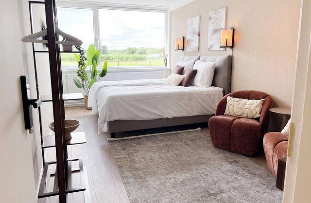 Looking for a stay near the University Tilburg? Spacious holiday villa with 8 bedrooms and 16 beds — perfect for groups, families, or team retreats.