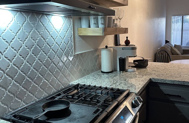Super cute condo ! 30 mins away from the beautiful coastal beaches !