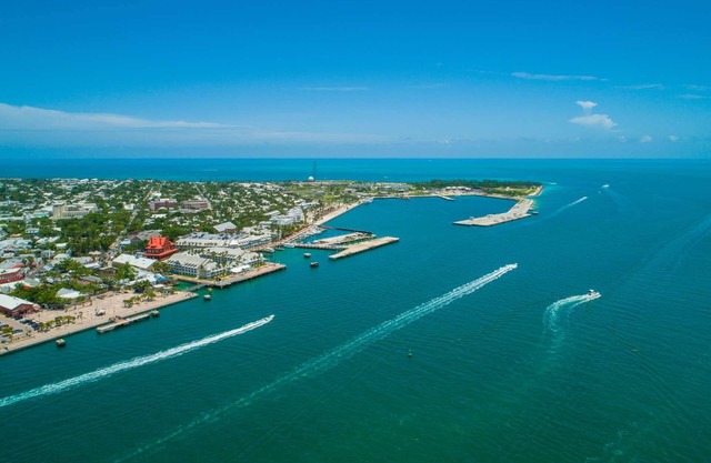 Lookout On Long Beach: Discover Serenity at Your Private Waterfront Sanctuary, Amazing Sunset Views!