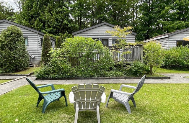 Loon-Cedar Garden Cozy Cottage #4 for a relaxing retreat
