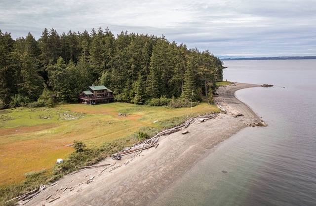 Lopez Island, Crow's Nest #302