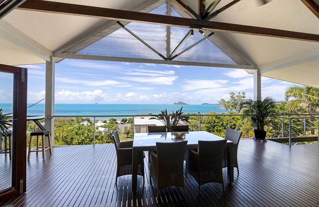 Lorikeet Lodge-Private Tropical Hideaway-Panoramic views-Pool y mtrs to beach