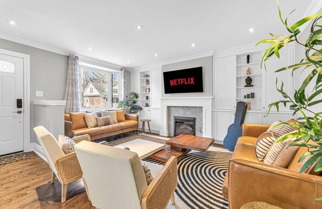 Lorne Park Home, 20 Mins From Toronto