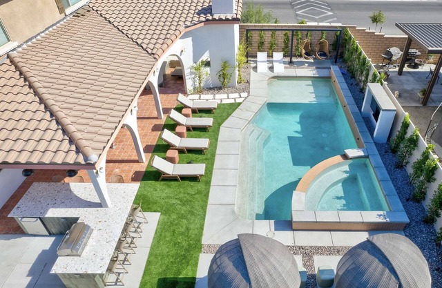 Los Arcos- 7 bedrooom, sleeps 19 Pool Home