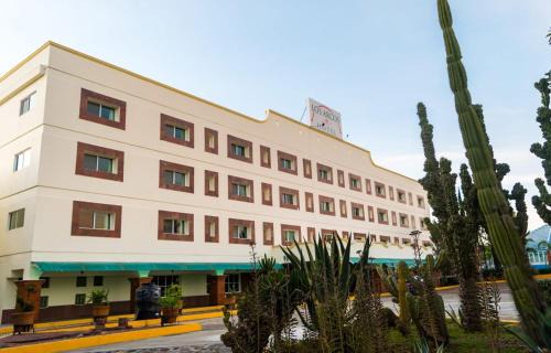 Los Arcos Hotel & Spa