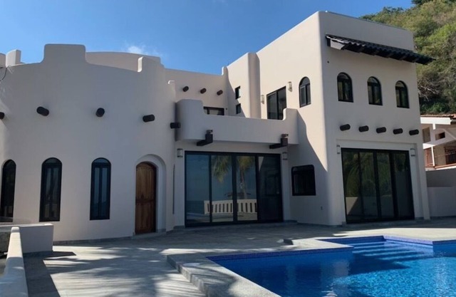Hermosa casa en la playa. En Los Ayala