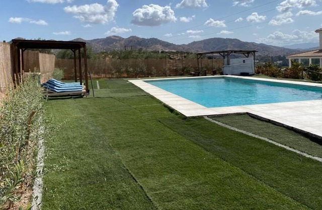 Hacienda Los Olivos. Álora. Málaga. Eventos. Fiestas. Piscina 15 x 8 metros.