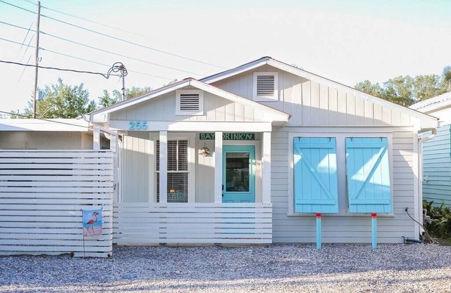 Lost At Sea - Old Town Depot District Pet Friendly Bungalow