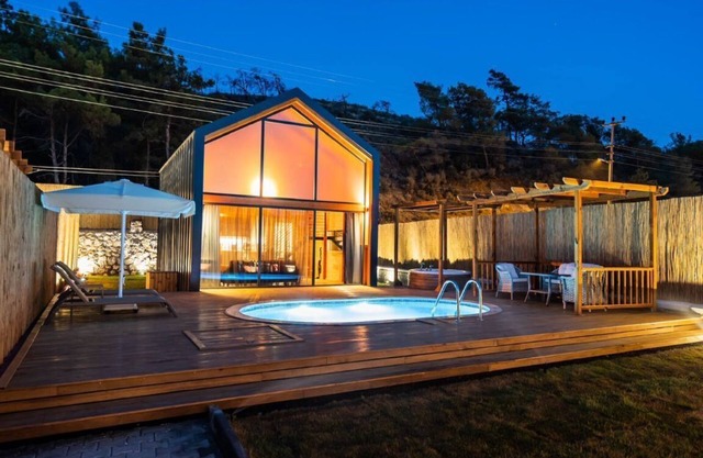 Lost Bungalow
