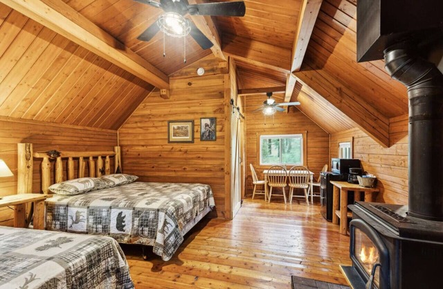 Lost Horse Lodge - Double Queen Cabin #20