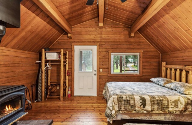 Lost Horse Lodge - Double Queen Cabin #21