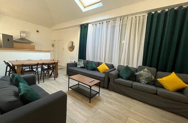 Lot D'appartements Pour 22 Personnes a Paris Place de la Nation