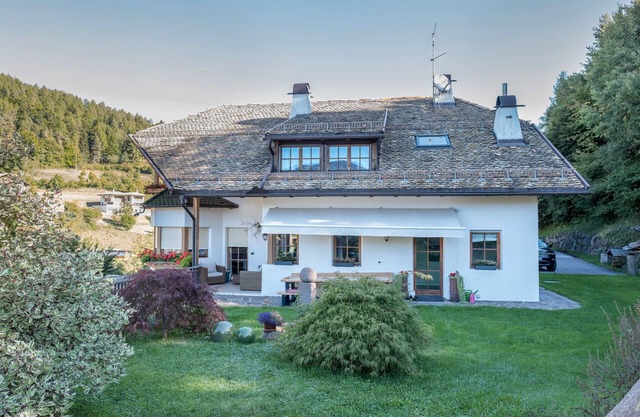 'Lotschenhof Apartment Tulpe' con vistas a la montaña, jardín y Wi-Fi