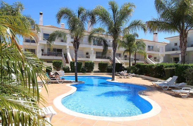 Lotus Villa 5 Bedroom semi-detached Villa with Swimming pool at Boliqueime - Algarve