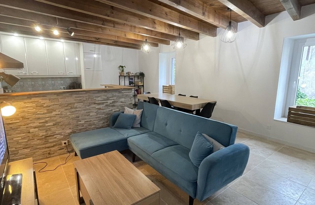 Lou Castel / Renovated house close to shops