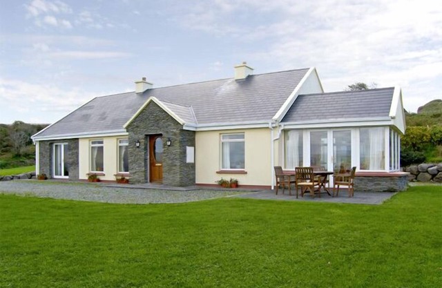 LOUGH CURRANE COTTAGE, pet friendly in Waterville, County Kerry