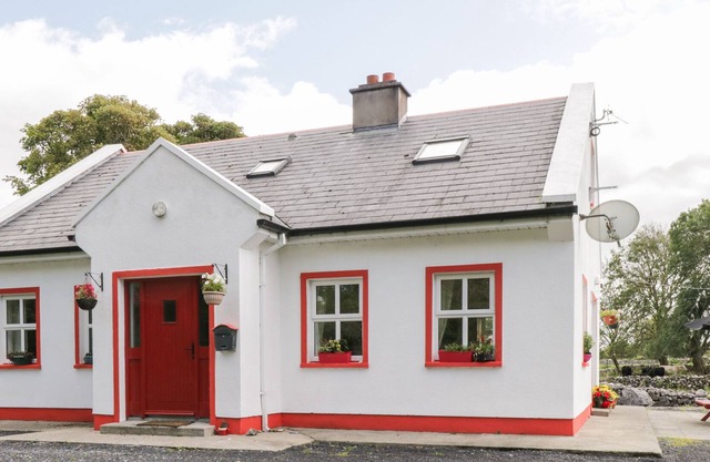 LOUGH MASK ROAD FISHING COTTAGE in Ballinrobe, County Mayo