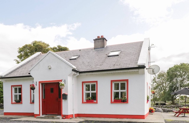 LOUGH MASK ROAD FISHING COTTAGE in Ballinrobe, County Mayo