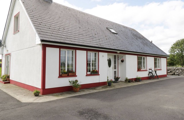 LOUGH MASK ROAD FISHING LODGE in Ballinrobe, County Mayo