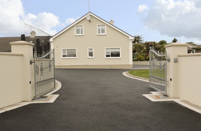 LOUGHANURE LAKE VIEW, pet friendly in Loughanure, County Donegal