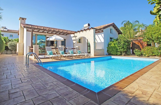 LOUISA - Villa de 2 dormitorios en la zona costera de Ayia Thekla