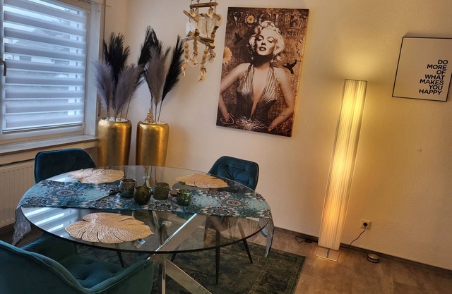 Lounge 3, top apartment with two bedrooms and parking at the house