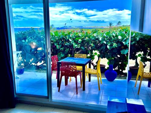 Lounge modern chill studio Orient Bay
