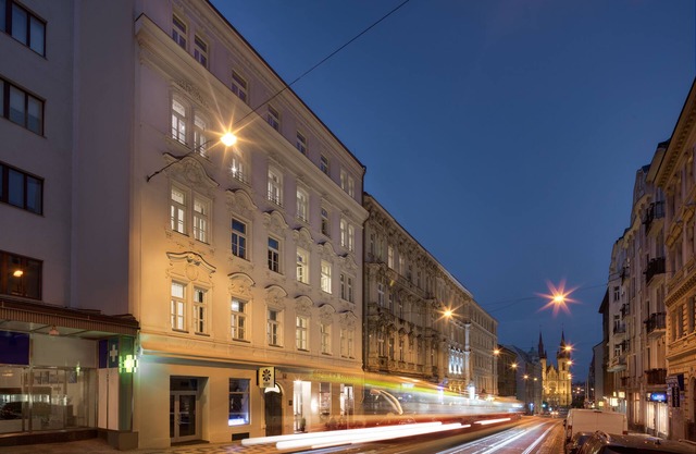 Louren Apartments