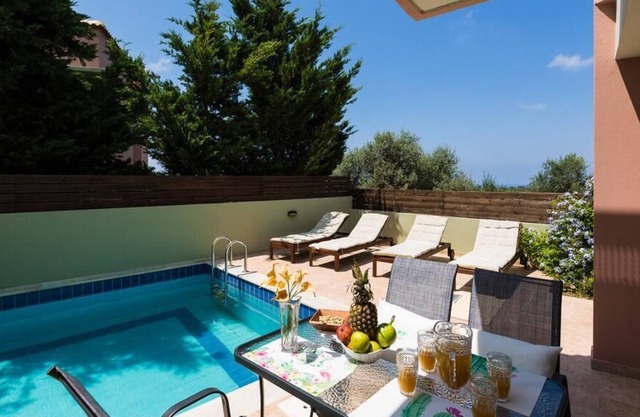 Loutra Two Bedroom Suite With Private Pool