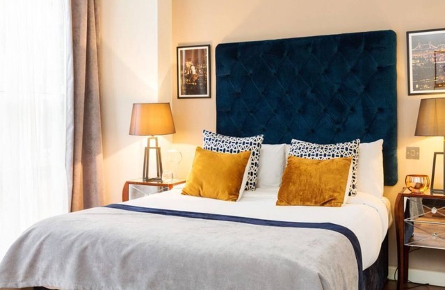 Lovat Lane Love Nest