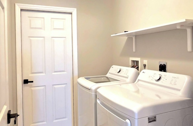 Love Islander's Retreat - Sleeps 14 with Pool & Game Room