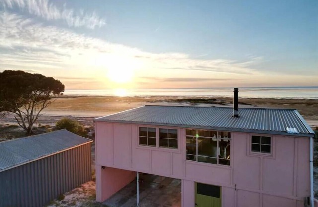 Love & Mutiny : Pink 1950s shack Tranquillity plus