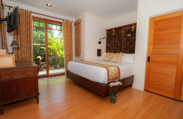Love Nest - Luxury Studio in tropical gardens with koi ponds, waterfalls