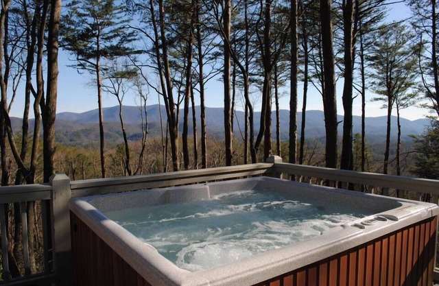 ¡Vistas que quitan el aliento! Bañera de hidromasaje en cubierta! Cuidados meticulosos! ¡Buena ubicación!