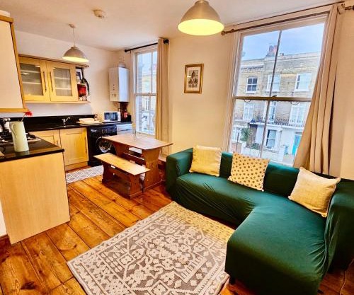 Lovely 1 Bed Apartment 2 min to Station