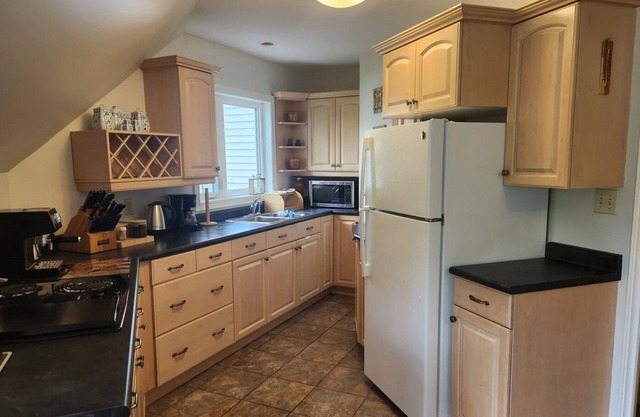 Lovely 1-bedroom Apartment on Fancy Lake