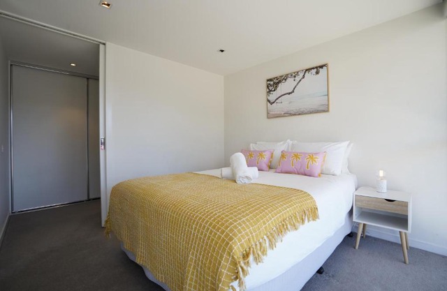 lovely 1 Bedroom apt + Free parking