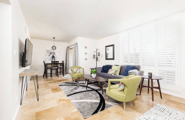 Lovely 1 Bedroom Condo For Traveling Professional