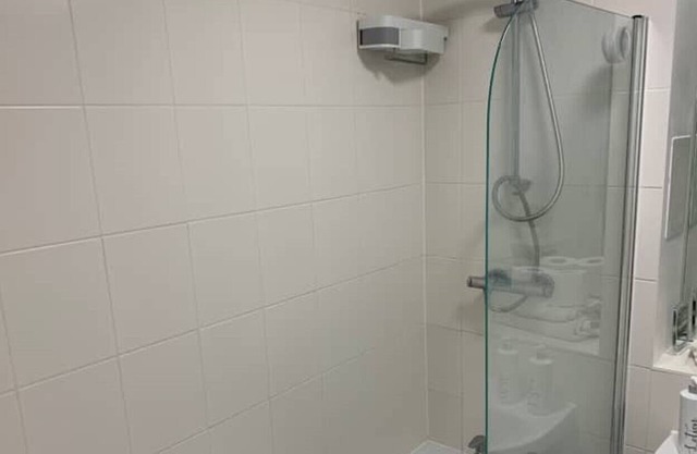 Lovely 1-bedroom flat in rental unit free parking
