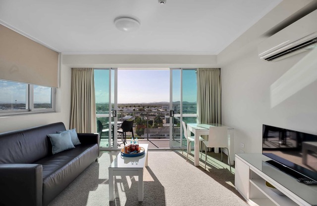 Lovely 1-bedroom in the Heart of Mackay w/ Pool