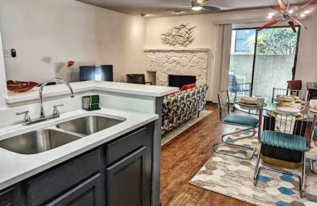 Lovely 1-Bedroom Med Center Condo w/Pool Access