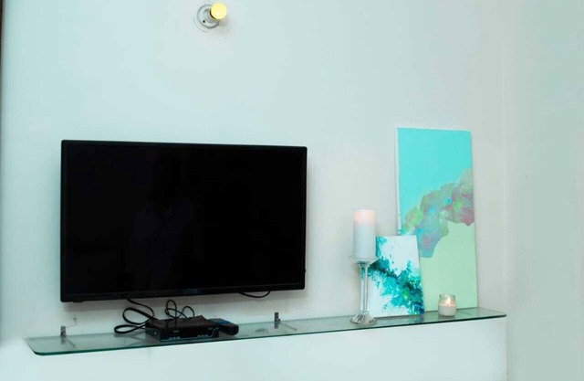 Lovely 1 Bedroom serviced Apartment with covered parking