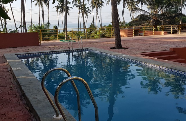 Lovely 1bhk sea facing apartment with pool