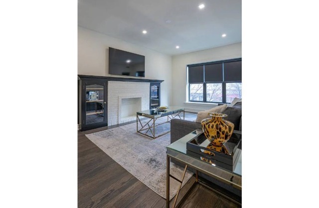 Lovely 2 BDR, 3 min walk to train for Downtown/ORD